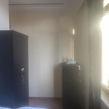 Four Stars Hostel Дубай Екстер'єр фото
