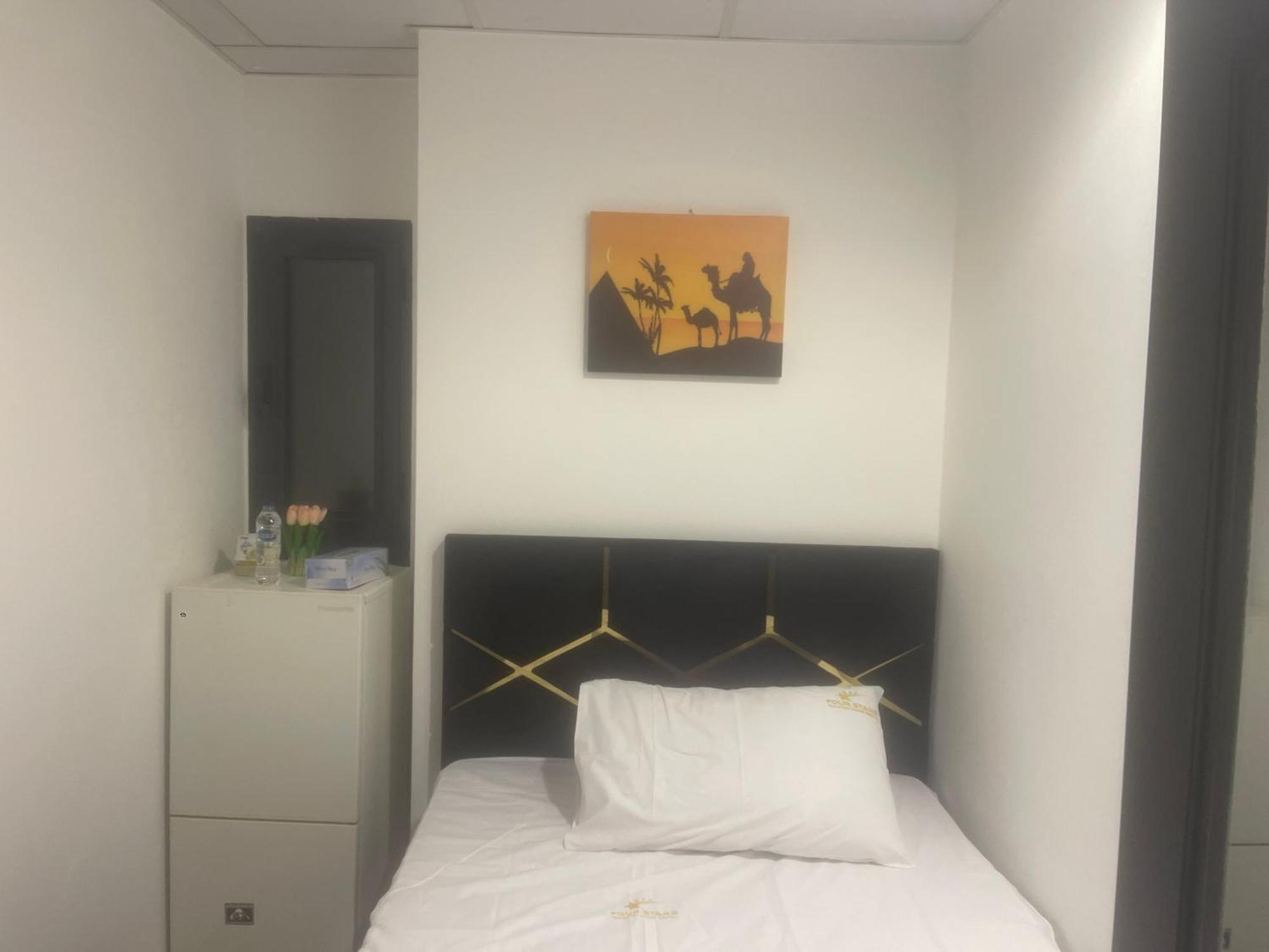Four Stars Hostel Дубай Екстер'єр фото
