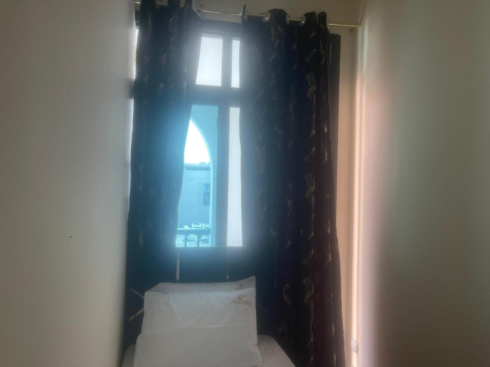 Four Stars Hostel Дубай Екстер'єр фото