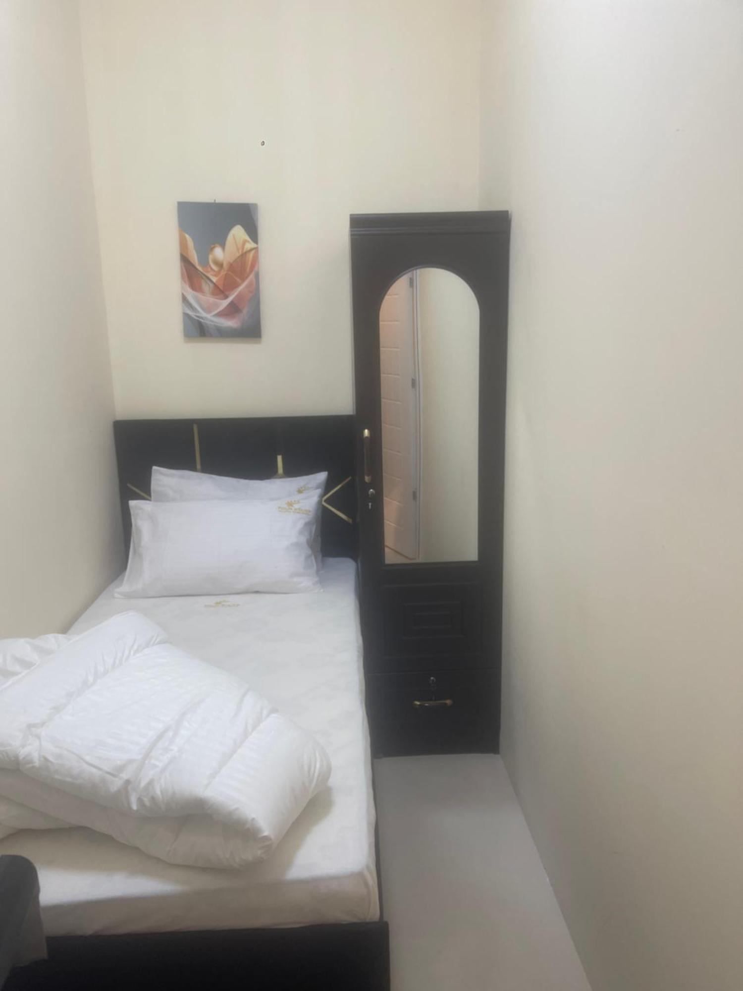 Four Stars Hostel Дубай Екстер'єр фото