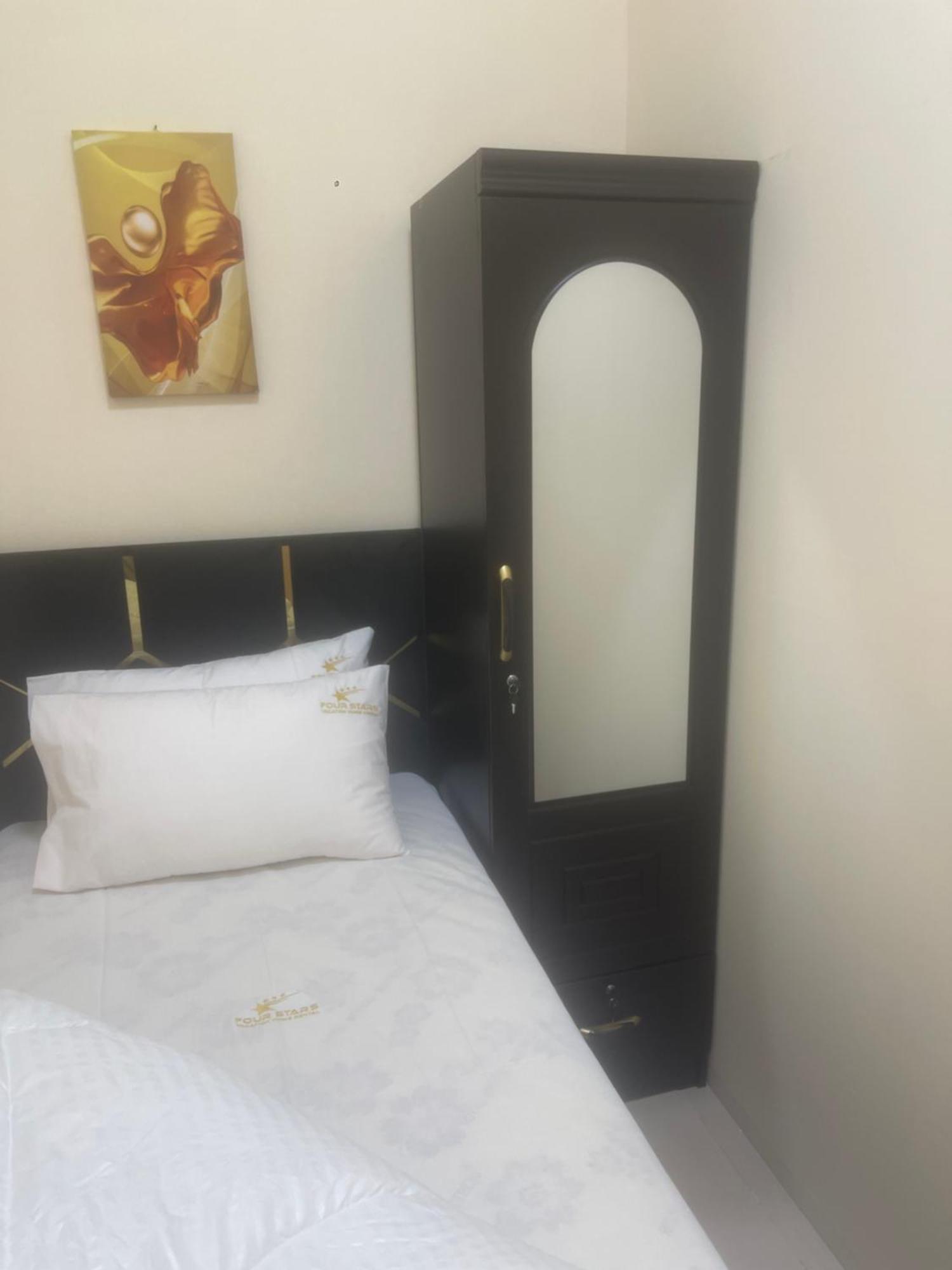 Four Stars Hostel Дубай Екстер'єр фото