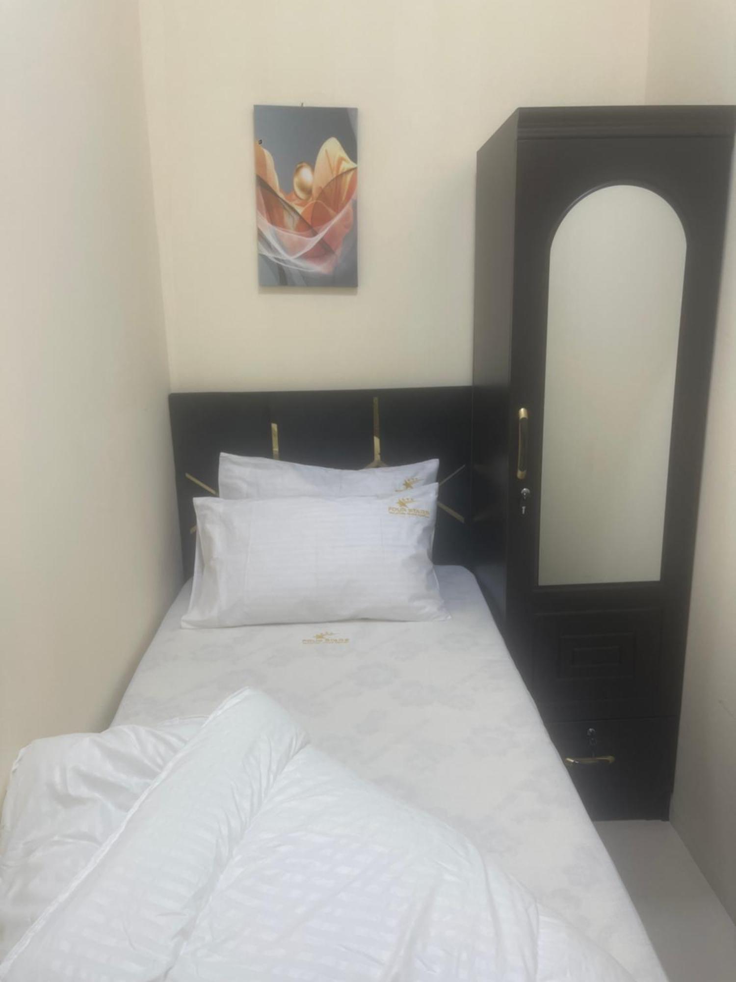 Four Stars Hostel Дубай Екстер'єр фото