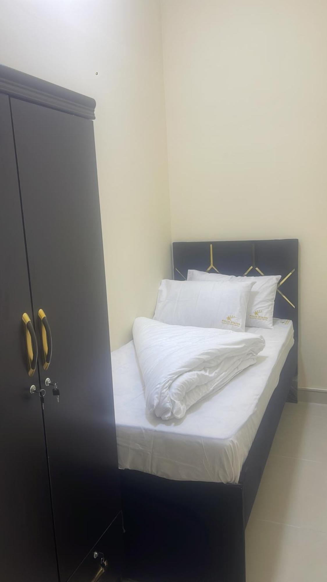 Four Stars Hostel Дубай Екстер'єр фото
