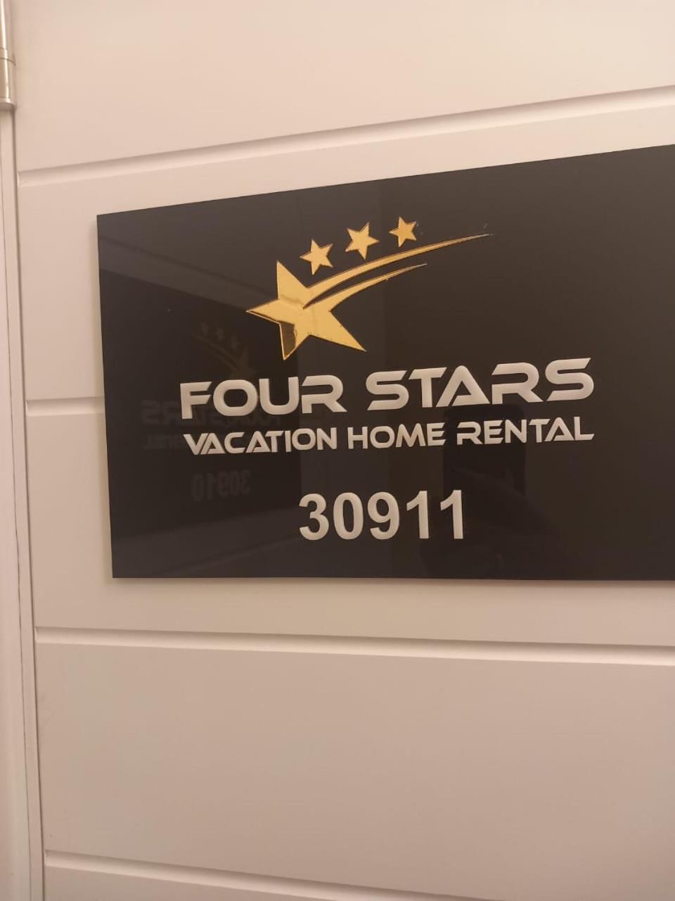 Four Stars Hostel Дубай Екстер'єр фото