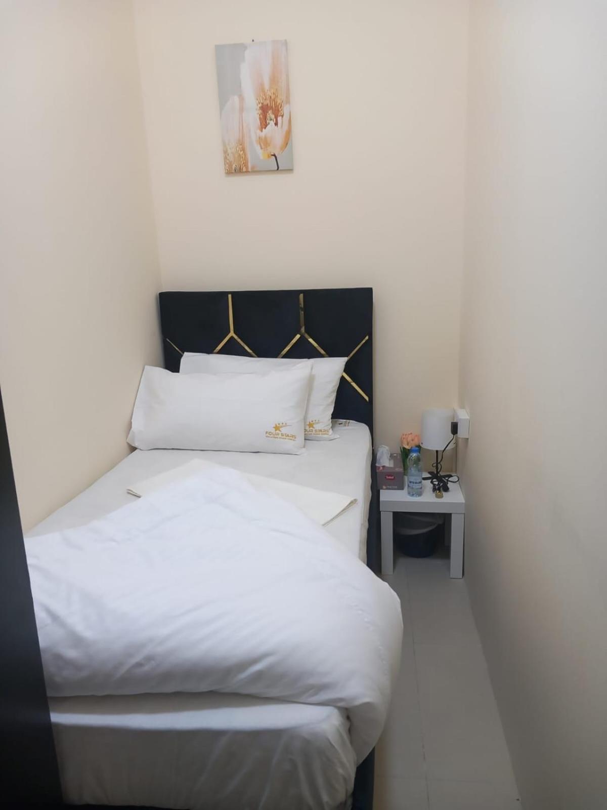 Four Stars Hostel Дубай Екстер'єр фото