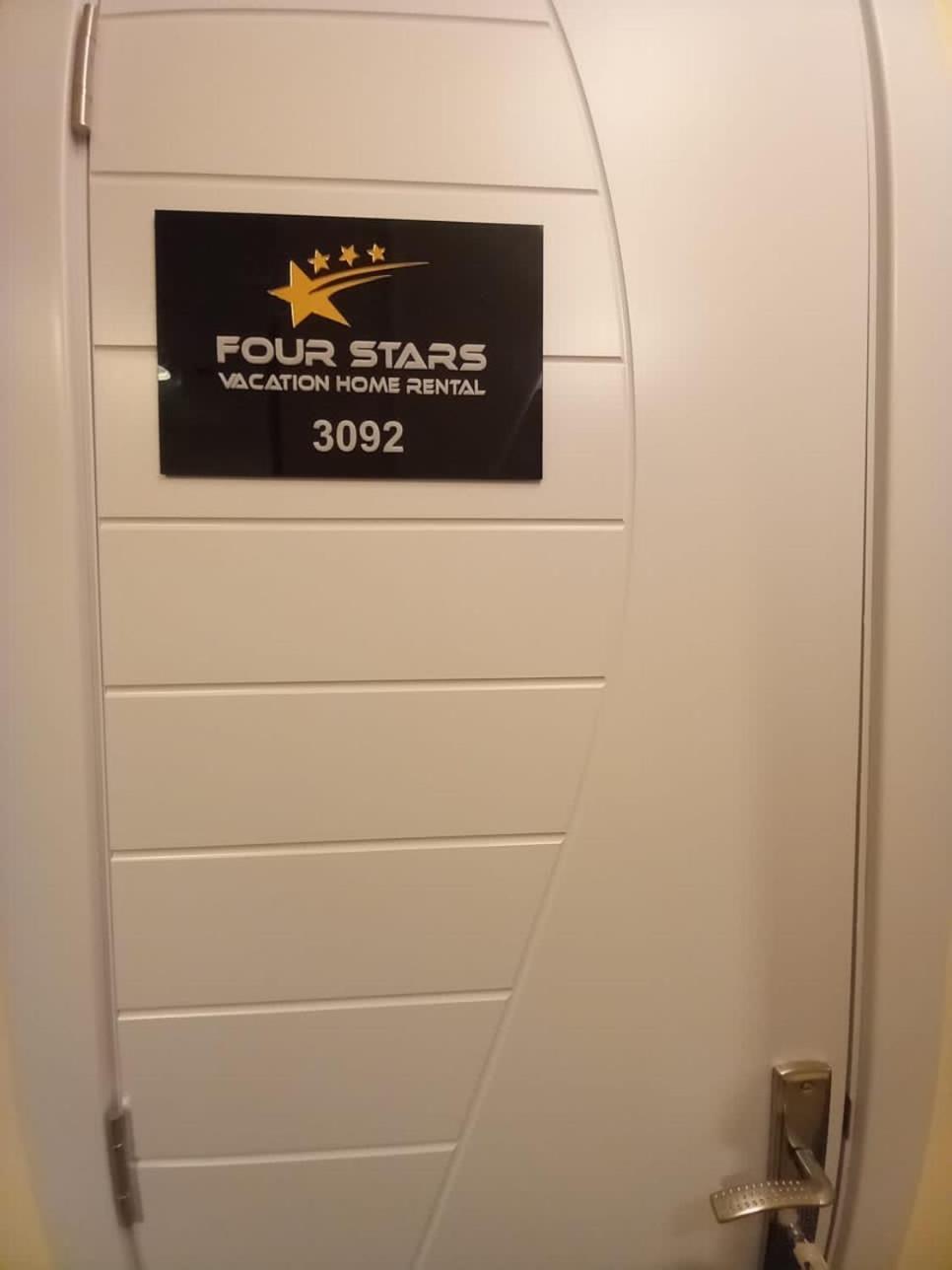 Four Stars Hostel Дубай Екстер'єр фото