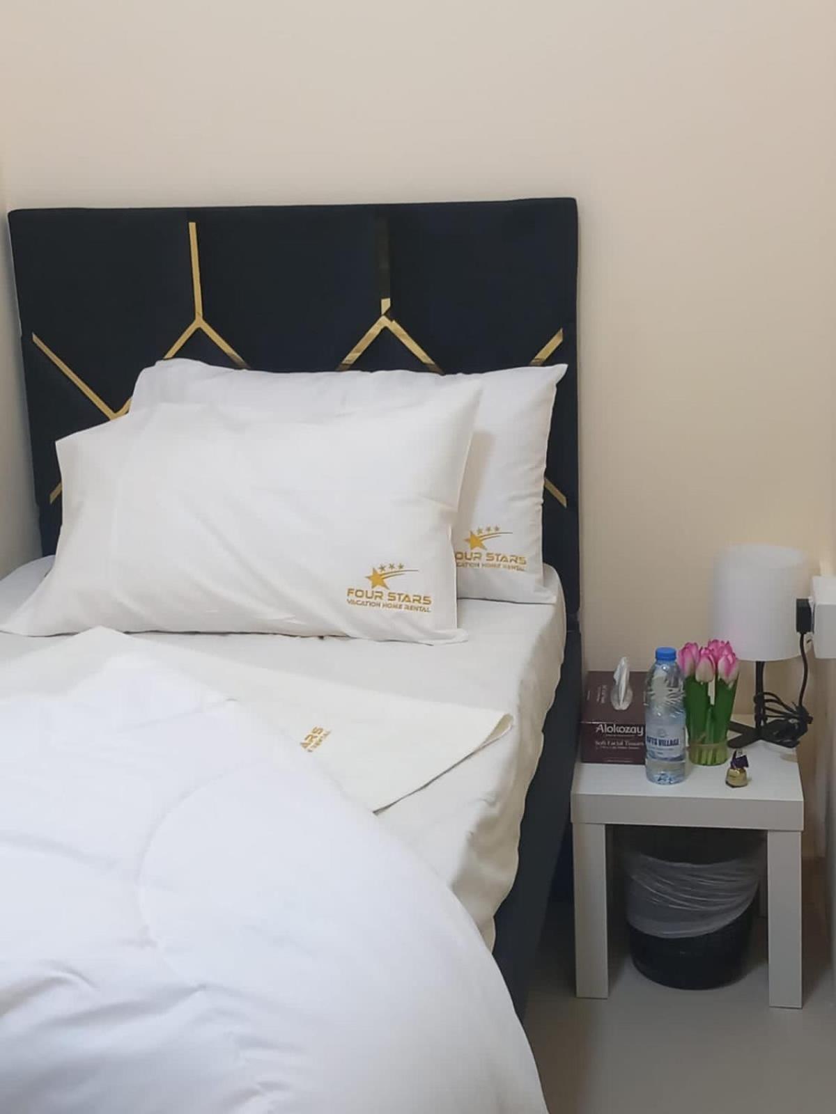 Four Stars Hostel Дубай Екстер'єр фото